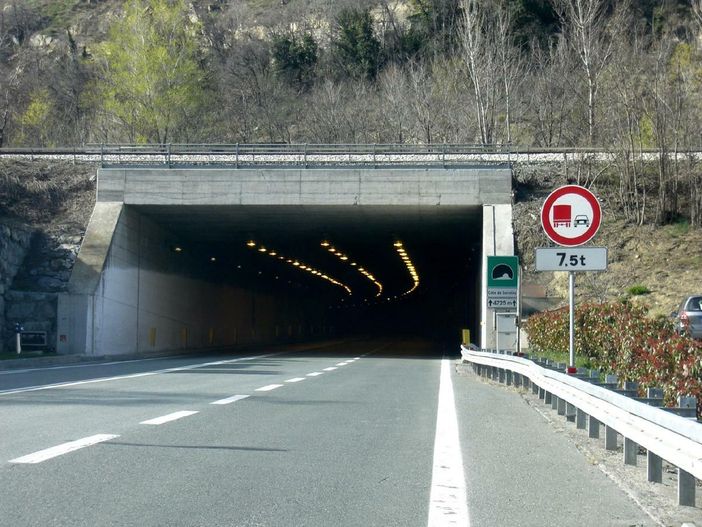 Gallerie di Sorreley, allarme su Aosta: traffico, vivibilità e scelte urgenti Gallerie di Sorreley, allarme su Aosta: traffico, vivibilità e scelte urgenti