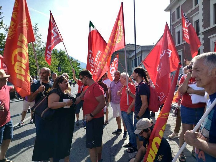 Cogne Acciai Speciali, lo scontro sui contratti apre una nuova frattura tra azienda e sindacati