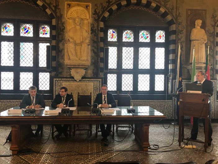 A sinistra l'assessore Luigi Bertschy