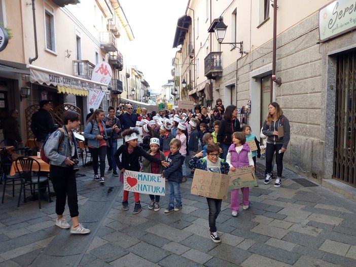 La carica del 2000 in sciopero per il clima (FOTO GALLERIA) La carica del 2000 in sciopero per il clima (FOTO GALLERIA)