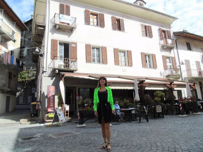 CASA SUBITO IN VALLE D'AOSTA: Grande alloggio in vendita nel centro di Verrès, piazza René de Challand CASA SUBITO IN VALLE D'AOSTA: Grande alloggio in vendita nel centro di Verrès, piazza René de Challand