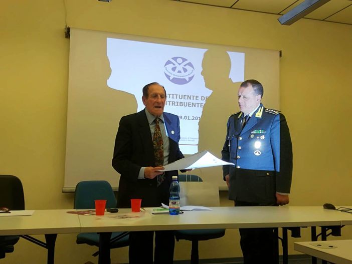 Il prof. Orlando Formica con il Colonnello della Guardia di Finanza Pasquale Marotta.