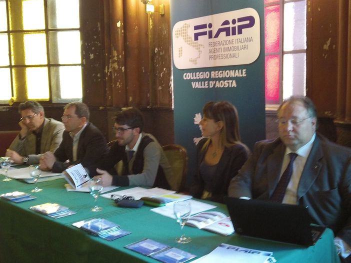 Un momento della conferenza della Fiaip VdA