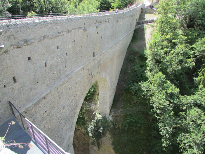 Una sugestiva immagine del Pont d'Ael