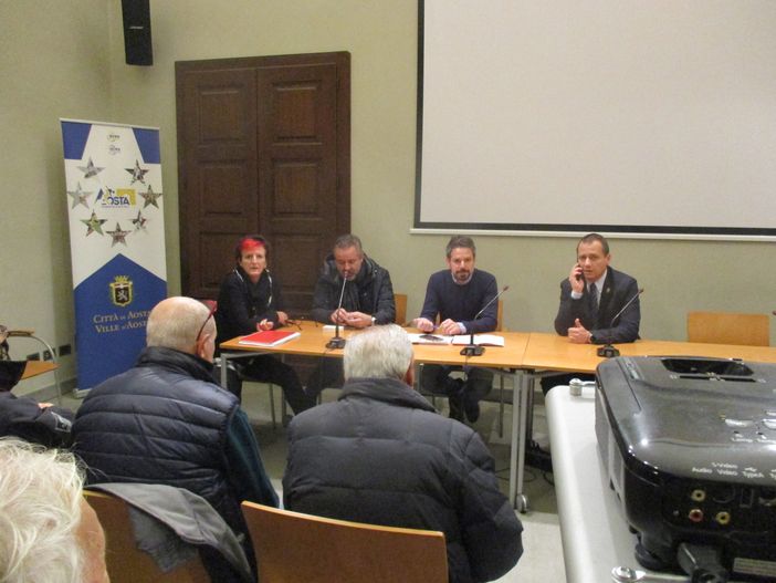 Laura Morelli, Francesco Buratti della cooperativa che gestisce gli orti, l'architetto Luca Tonino e l'assessore Luca Girasole