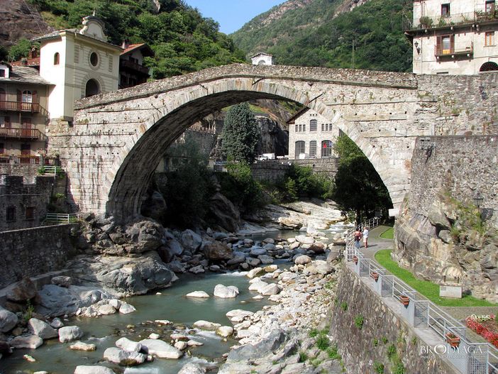 Vandalismo a Pont-Saint-Martin, gettato nel torrente Lys il simbolo del carnevale