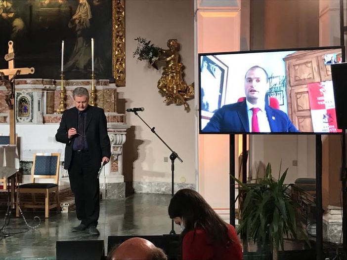 Il sindaco Alessandro Giovenzi nel corso della teleconferenza Il sindaco Alessandro Giovenzi nel corso della teleconferenza