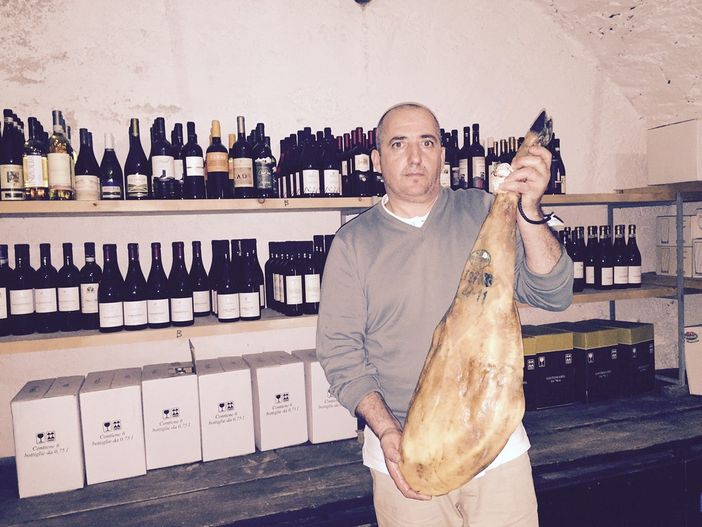 Giuseppe Di Donato con una coscia di Pata Negra Giuseppe Di Donato con una coscia di Pata Negra