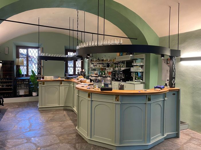 Rinascita di 'La Cave': Aosta accoglie la nuova gestione di Alberto Collé con una serata stellare Rinascita di 'La Cave': Aosta accoglie la nuova gestione di Alberto Collé con una serata stellare