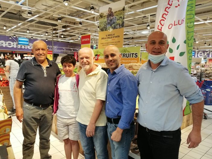 A sn Renzo Bionaz, presidente della Cofruits A sn Renzo Bionaz, presidente della Cofruits