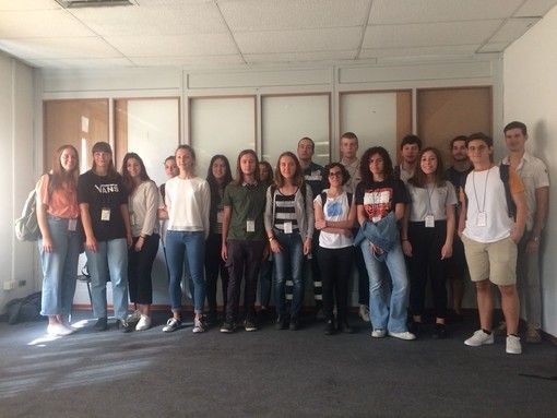 Un gruppo di giovani coinvolti, lo scorso anno, nella prima esperienza di alternanza scuola-lavoro targata Cogne Acciai Speciali Un gruppo di giovani coinvolti, lo scorso anno, nella prima esperienza di alternanza scuola-lavoro targata Cogne Acciai Speciali