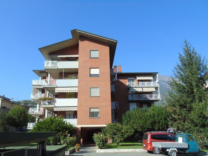 CASA SUBITO IN VALLE D'AOSTA: Grande alloggio con 3 camere in vendita ad Aosta, via Berthet CASA SUBITO IN VALLE D'AOSTA: Grande alloggio con 3 camere in vendita ad Aosta, via Berthet