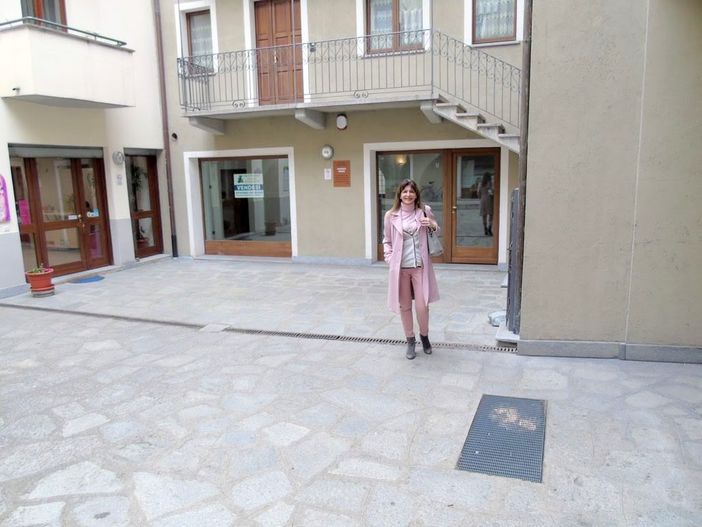 CASA SUBITO IN VALLE D'AOSTA: Negozio con vetrine in vendita ad Aosta, via Sant'Anselmo CASA SUBITO IN VALLE D'AOSTA: Negozio con vetrine in vendita ad Aosta, via Sant'Anselmo