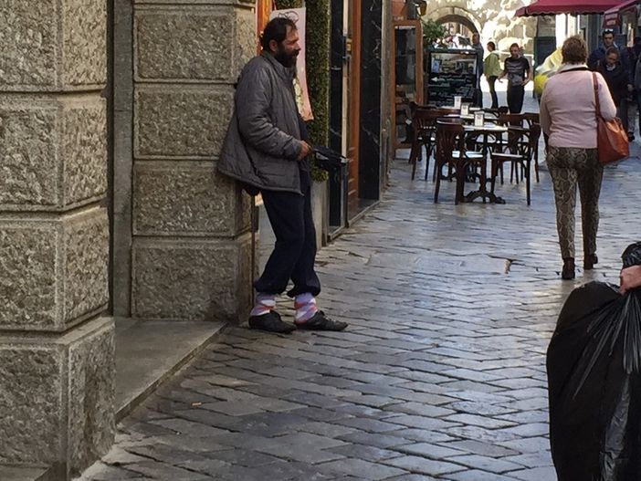 FURTI: Rubava nelle chiese e nei bar, denunciata