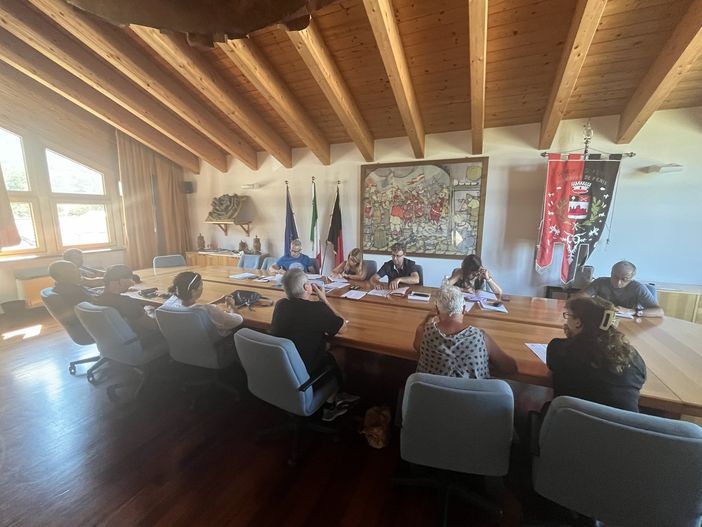 Lavori del Consiglio comunale di Fenis (foto ufficio stampa) Lavori del Consiglio comunale di Fenis (foto ufficio stampa)