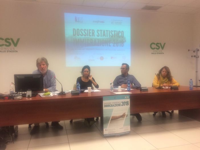 da sin Guido Bonapace Centro studi e ricerche IDOS, Fulvia Tartaglione cooperativa Trait d’Union, Corrado Jordan sindaco Saint Rhemy en Bosses , Miguelina Baldera Santana pres Uniendo Raices onlus da sin Guido Bonapace Centro studi e ricerche IDOS, Fulvia Tartaglione cooperativa Trait d’Union, Corrado Jordan sindaco Saint Rhemy en Bosses , Miguelina Baldera Santana pres Uniendo Raices onlus