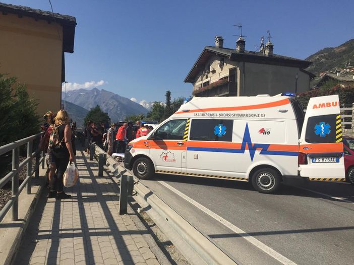 L'intervento di soccorso al motociclista L'intervento di soccorso al motociclista