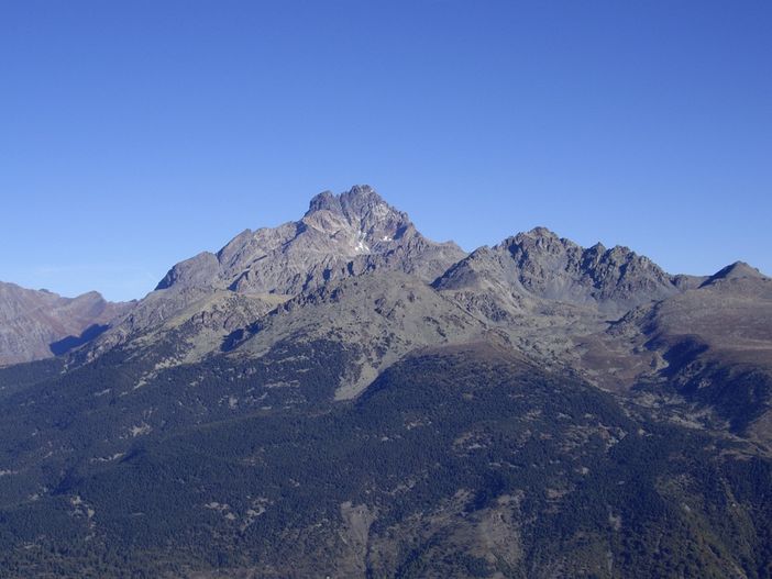 Il Pelvo D'Elva da lontano