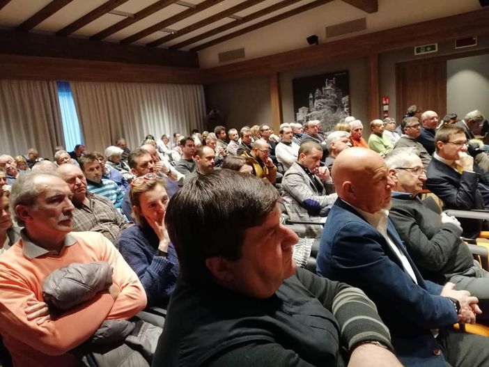 Pubblico attento durante la relazione di Elso Gerandin Pubblico attento durante la relazione di Elso Gerandin