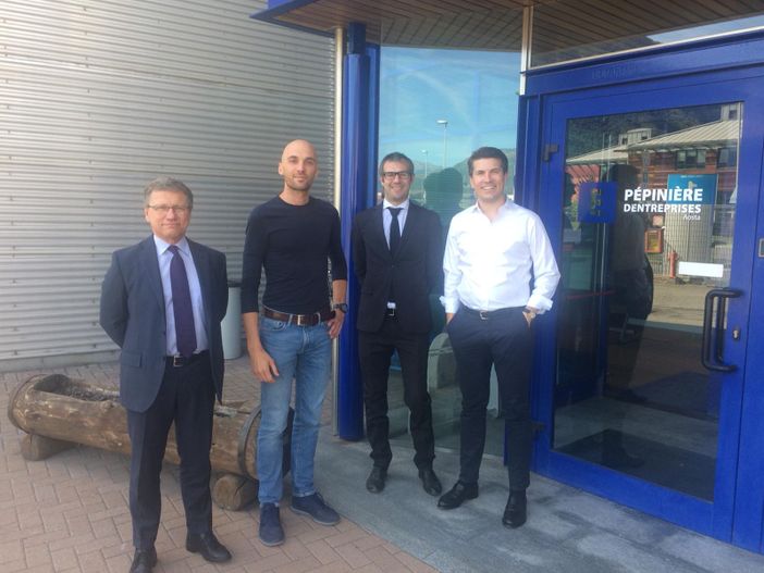 Jari Ogninbeni e alcuni giovani partecipanti all'iniziativa Jari Ogninbeni e alcuni giovani partecipanti all'iniziativa