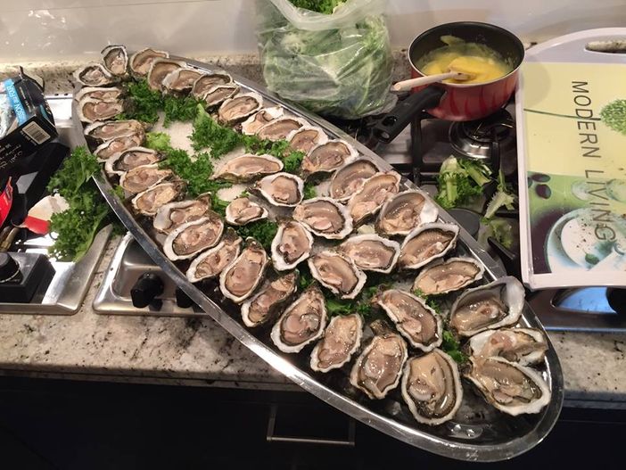 Le ostriche, uno dei simboli dell'arroganza del potere: chi non ricorda il vecchio adagio 'vivere di ostriche e champagne?' (cliccare sulla foto per visionare la gallery)