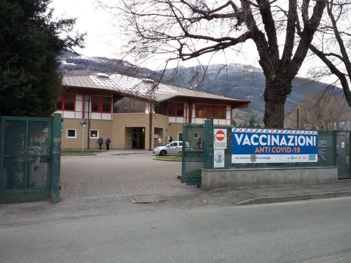 Istituito il centro vaccinazioni di Aosta ma non è servito da mezzi pubblici