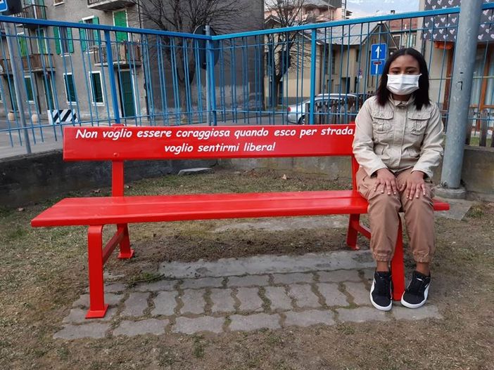 Aosta: 'Panchina rossa' al Quartiere Contro simbolo di rinascita contro la violenza Aosta: 'Panchina rossa' al Quartiere Contro simbolo di rinascita contro la violenza