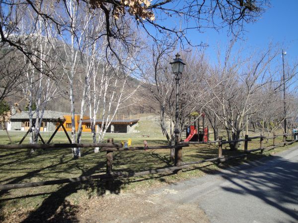 Il parcheggio sarà realizzato vicino al parco giochi di Croux (fonte immagine Comune Saint-Christophe)