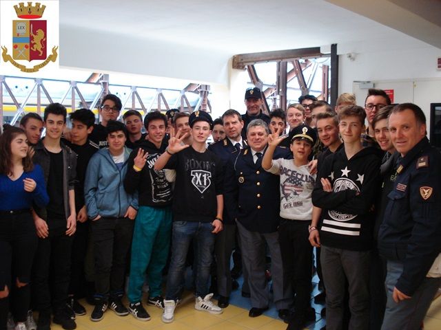 Una Volante in via Sant'Anselmo