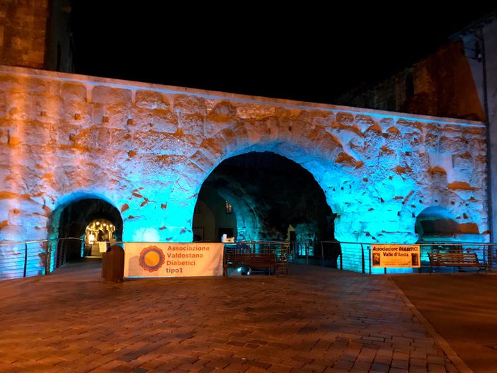 Monumenti illuminati in occasione della giornata mondiale del diabete