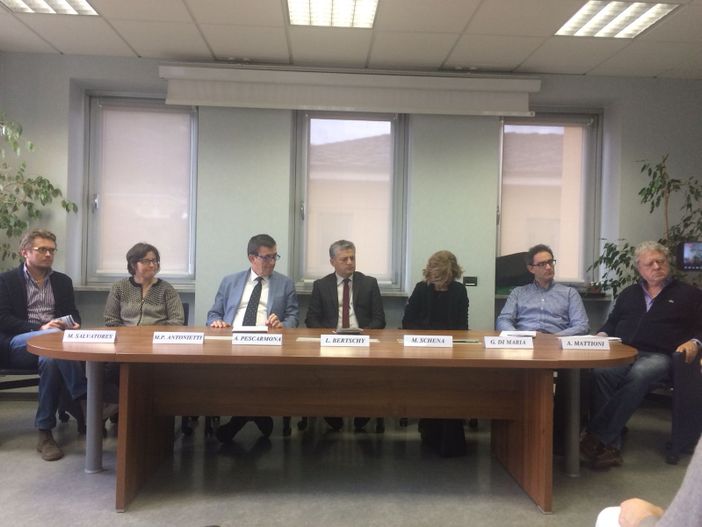 Medici e autorità civili alla presentazione dell'iniziativa