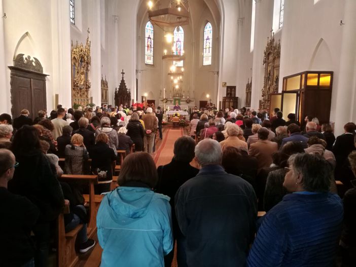 Una folla di amici ha accompagnato l'ultimo viaggio terreno di Andrea Susanna Una folla di amici ha accompagnato l'ultimo viaggio terreno di Andrea Susanna
