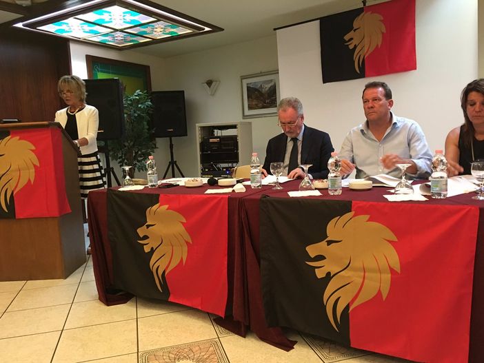 Uvp e Alpe ai ferri corti dopo che il galletto ha lasciato il tavolo per la nuova maggioranza Uvp e Alpe ai ferri corti dopo che il galletto ha lasciato il tavolo per la nuova maggioranza