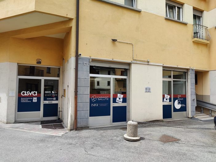 Giornalisti in festa per l'inaugurazione della nuova sede