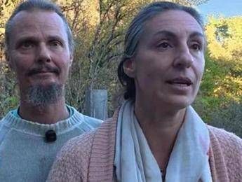 Famiglia nel bosco, genitori accettano il casolare offerto gratuitamente da un imprenditore Famiglia nel bosco, genitori accettano il casolare offerto gratuitamente da un imprenditore