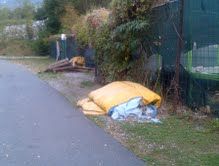 AMBIENTE: Lungo la ciclabile Charvensod-Gressan l’embrione di una discarica AMBIENTE: Lungo la ciclabile Charvensod-Gressan l’embrione di una discarica