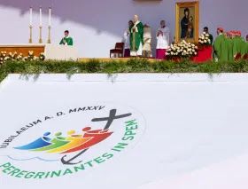 Papa Leone XIV a Tor Vergata: “Una cascata di grazia per la Chiesa”. Appuntamento a Seul nel 2027 Papa Leone XIV a Tor Vergata: “Una cascata di grazia per la Chiesa”. Appuntamento a Seul nel 2027