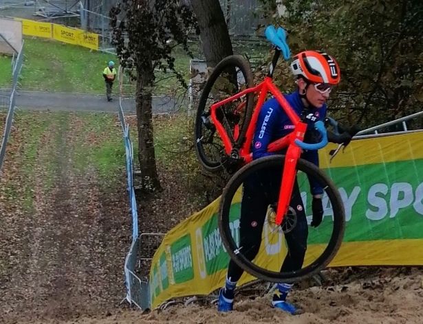 Ciclismo: L’ultima tappa della Coppa del Mondo a Hoogerheide, Agostinacchio in dietro Ciclismo: L’ultima tappa della Coppa del Mondo a Hoogerheide, Agostinacchio in dietro