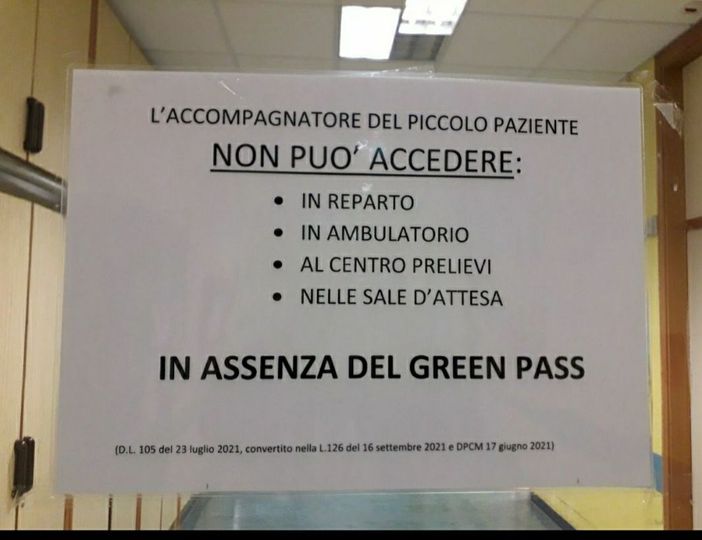 Senza green pass vietato accompagnare minori anche in sala d'aspetto del Pronto soccorso