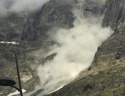 Frana sotto la Capanna Sella, chiusa la vai dei Rochers
