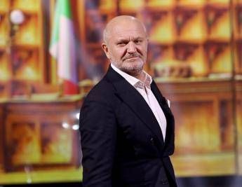 Sanremo 2026, Andrea Pucci rinuncia: il caso diventa politico Sanremo 2026, Andrea Pucci rinuncia: il caso diventa politico