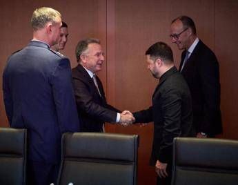 Ucraina, Zelensky e Witkoff proseguono colloqui a Parigi per cessate fuoco