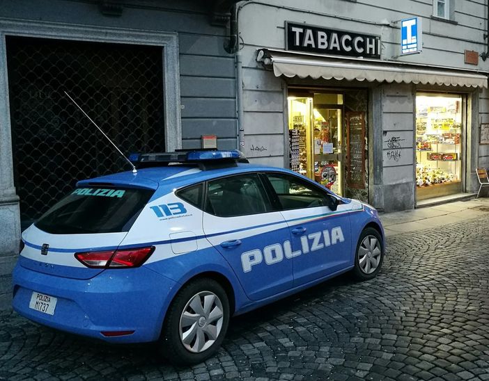 Giovani scassinatrici arrestate dalla polizia dopo furto in alloggio