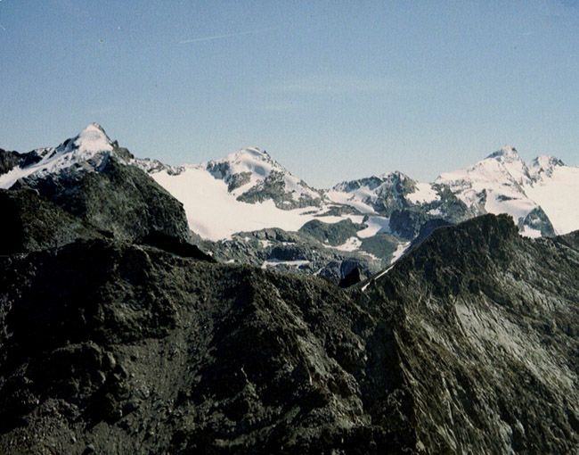 Comprensorio di La Thuile, sullo sfondo il Mont Colmet Comprensorio di La Thuile, sullo sfondo il Mont Colmet