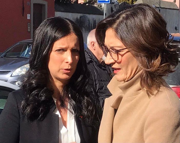 Emily Rini (sn) con la Ministra Gelmini Emily Rini (sn) con la Ministra Gelmini