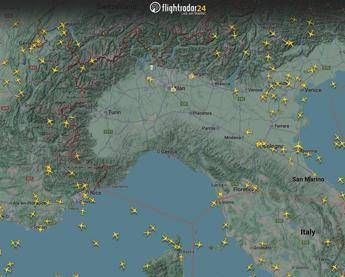 Trasporto aereo, voli sospesi nel nord ovest: ritardi da Milano a Torino Trasporto aereo, voli sospesi nel nord ovest: ritardi da Milano a Torino