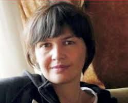 Il luogo del ritrovamento della salma. All'interno Christiane Seganfreddo e il presidio della polizia nei pressi del sentiero