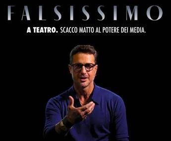 Fabrizio Corona ricorre contro lo stop ai video e 'sbarca' in teatro Fabrizio Corona ricorre contro lo stop ai video e 'sbarca' in teatro