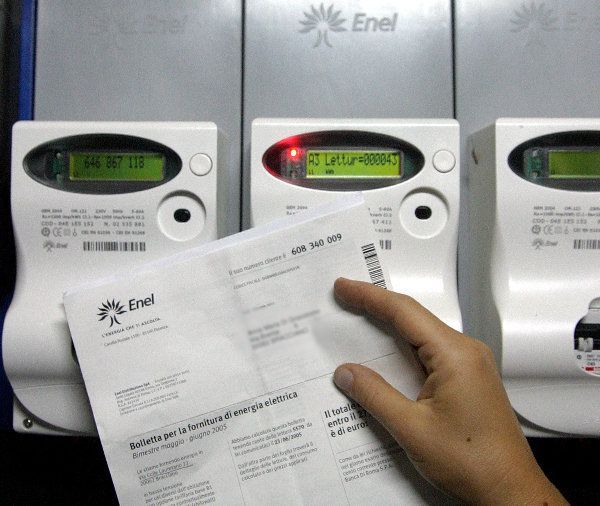 NO a costi maggiorati per bollette cartacee luce e gas