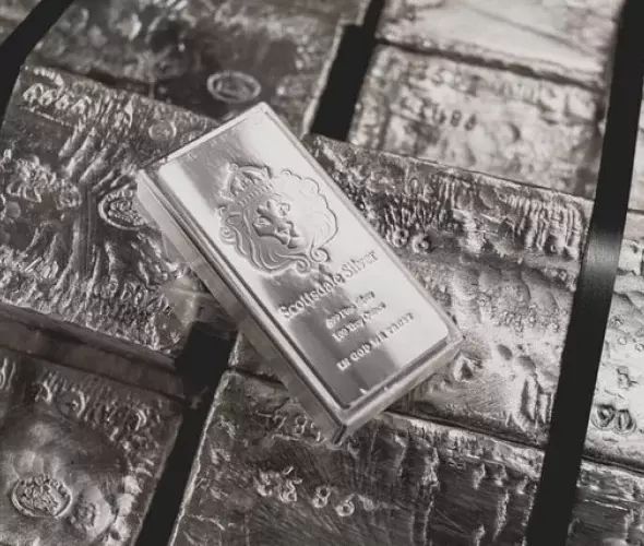 Argento sterling vs argento puro: differenze, composizione e come riconoscerli Argento sterling vs argento puro: differenze, composizione e come riconoscerli